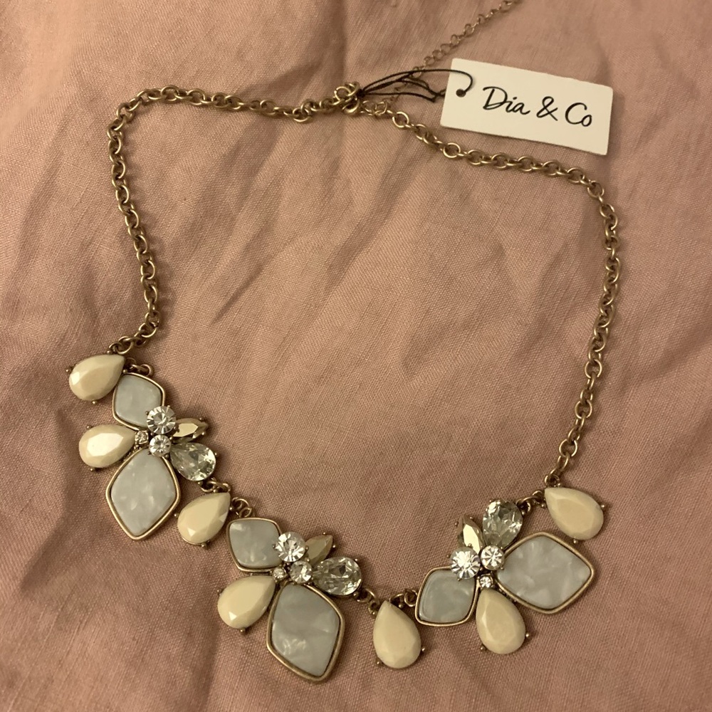 NWT - Statement necklace
